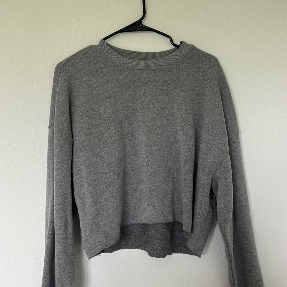 Gray cropped sweatshirt